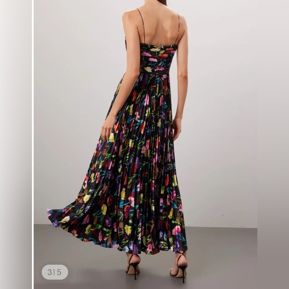 AIIFOS
Adriana Gown size 12
$795 original - Picture 7 of 14